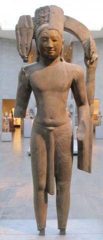 พระหริหระ ศิลปะแบบพนมดา คริสต์ศตวรรษที่ 6-7 หินทราย พิพิธภัณฑ์สถานแห่งชาติ กรุงพนมเปญ